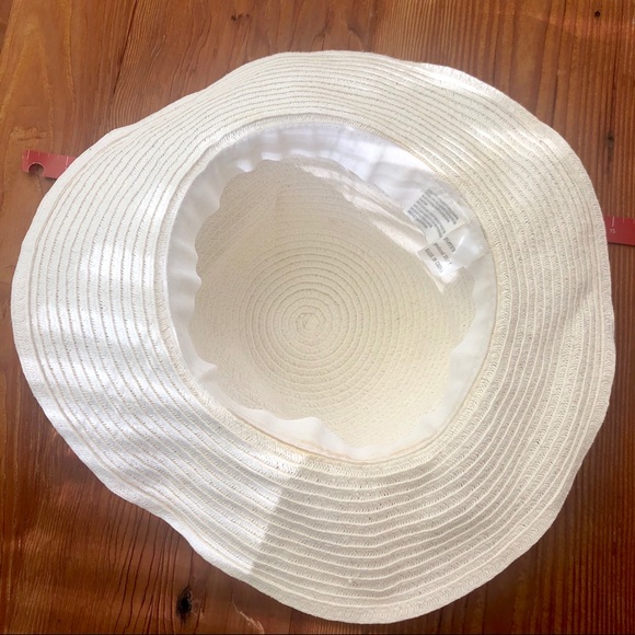 Cute White Hat 🎀 - Picture 5 of 10